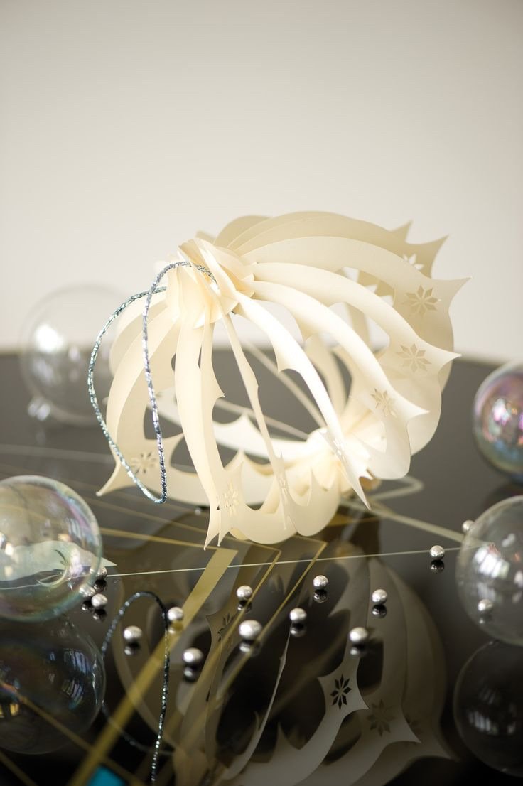 Vianočný guličkový papier Kirigami