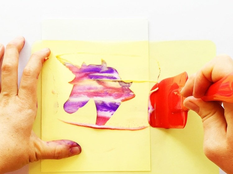 Nápad na použitie šablóny s motívom jednorožca