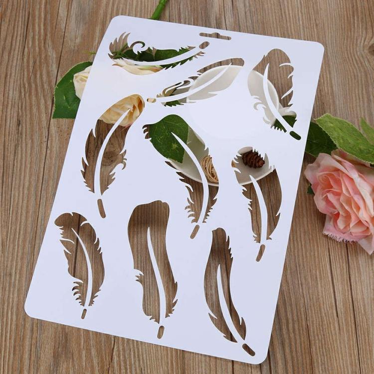 Šablóny z peria, ktoré sú vhodné aj na maľovanie penou na holenie