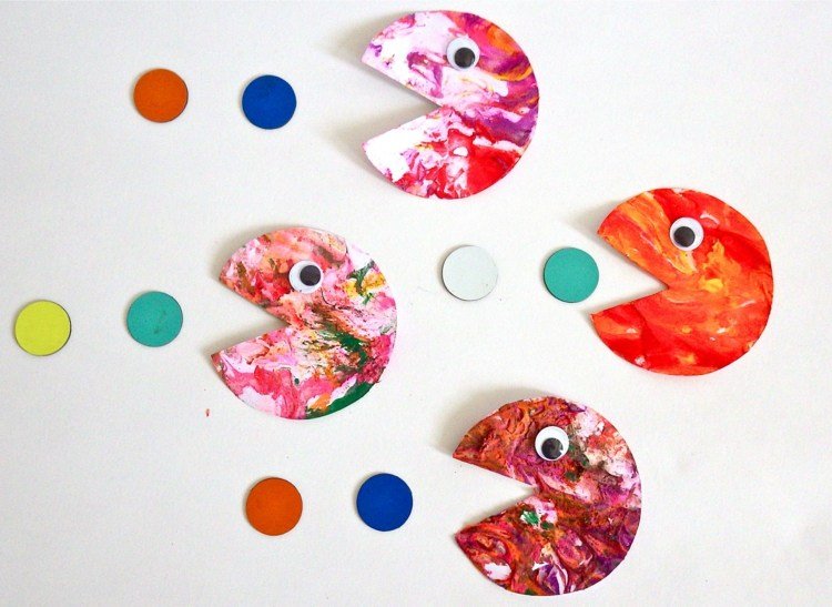 Zábavný nápad na holenie penových obrázkov vo forme Pacmana