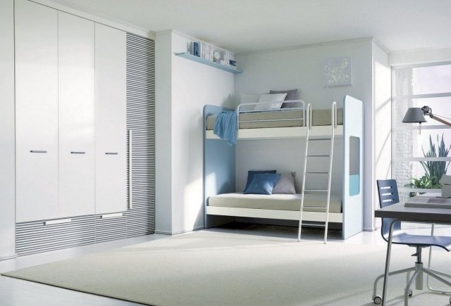 izba pre chlapcov poschodová posteľ kreatívne nápady šetria miesto