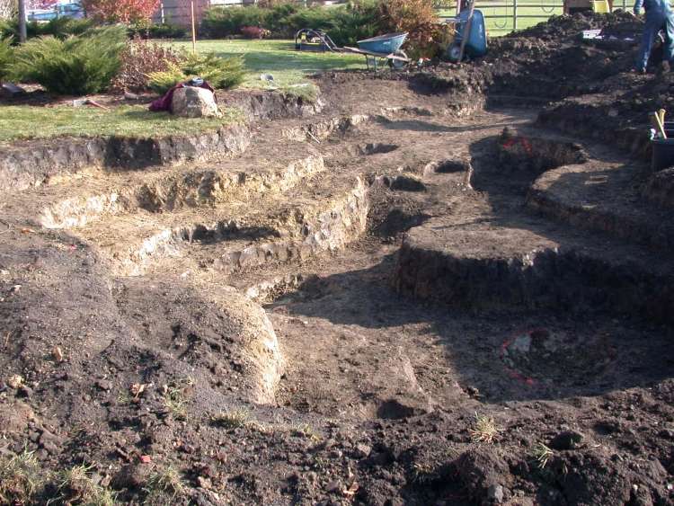 rybník-potok-záhrada-kopanie-zem-stupňovité