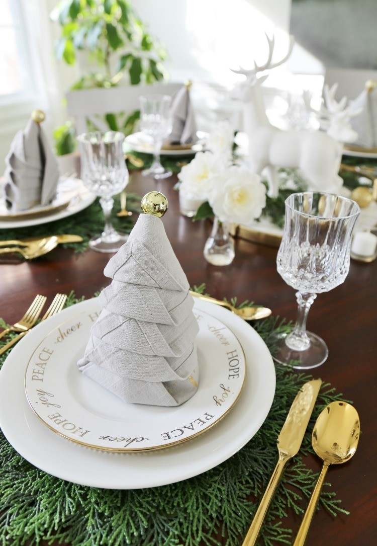 tanier na vianoce ozdobiť látkový obrúsok vianočný stromček