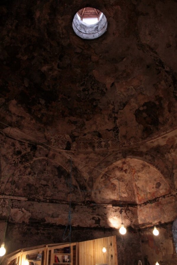 Dočasná inštalácia architektúry kupola historická budova