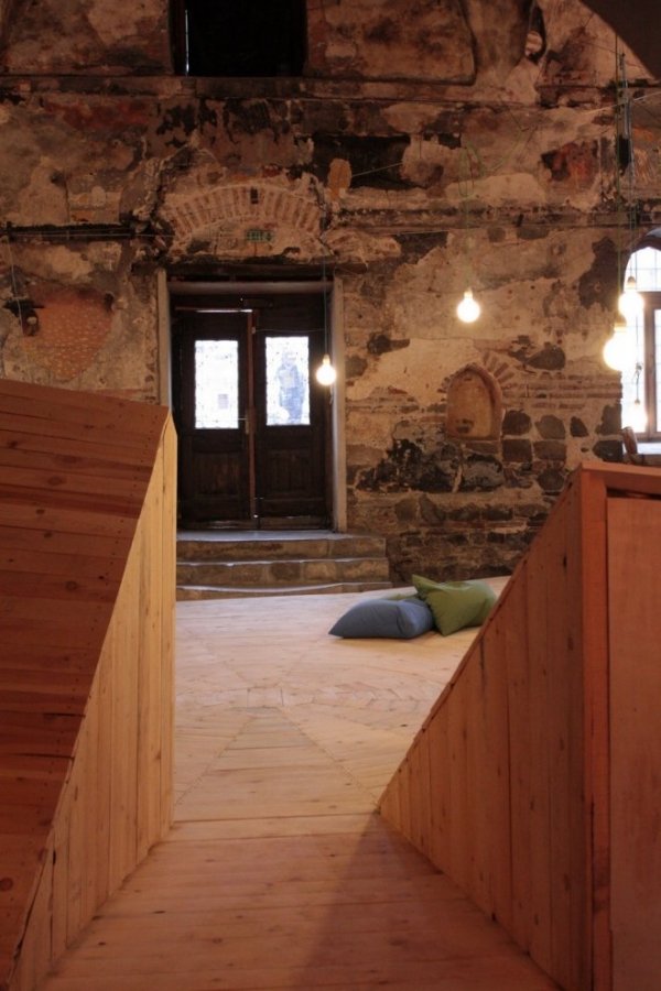 historická architektúra dočasná umelecká inštalácia