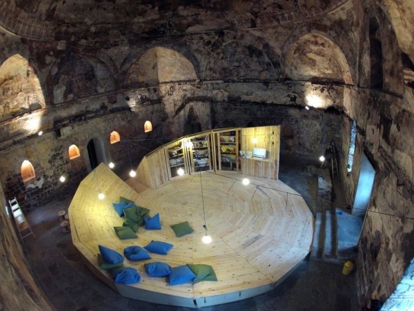 Knižnica inštalácie dočasnej architektúry 8/12