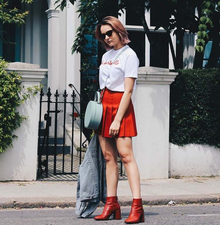 Kožené členkové topánky na jeseň kombinujú trendy letných módnych trendov