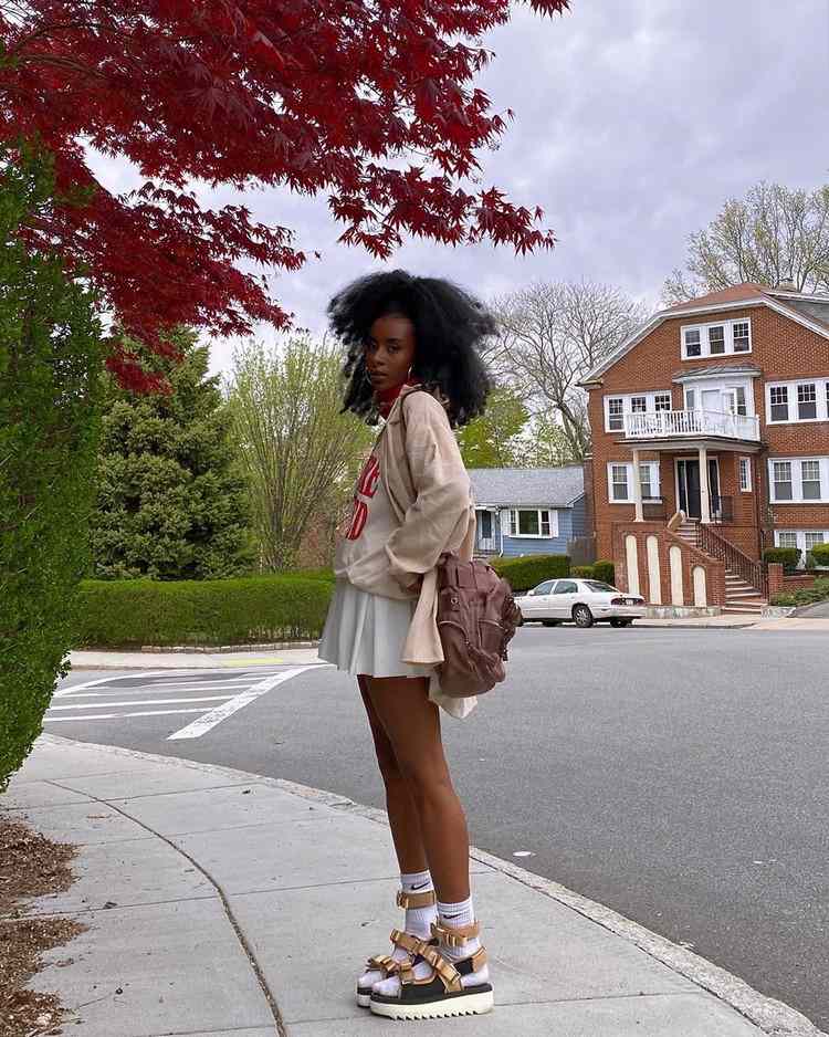 nápady športového letného oblečenia kombinujú tenisovú sukňu