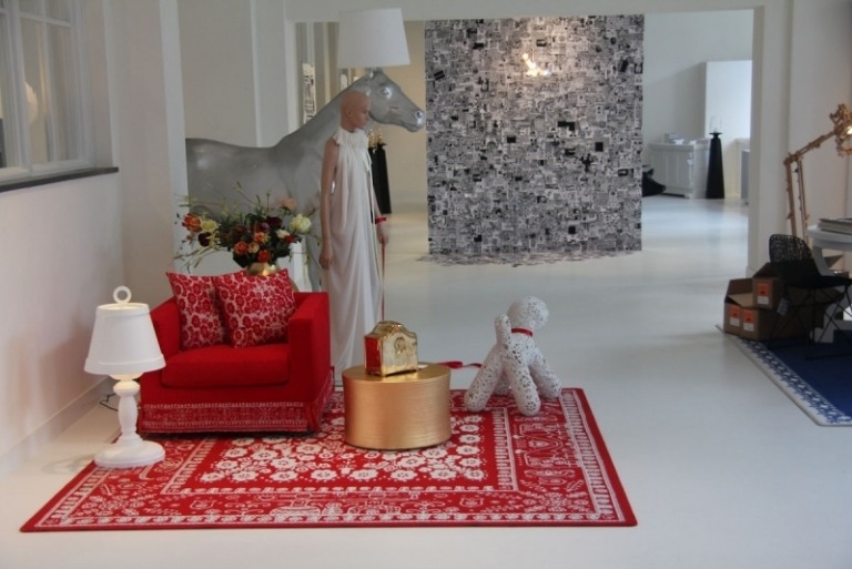čitateľský kútik so súčasným dizajnom lampa na koberec-design-moooi-dizajnér-kvalita-gauč-červeného vzoru