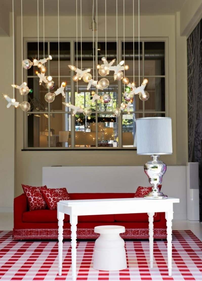 Vzory a farby možné v akejkoľvek veľkosti lampa-koberec-design-kockovana-cervena-biela-gauc-moderna-kredenc