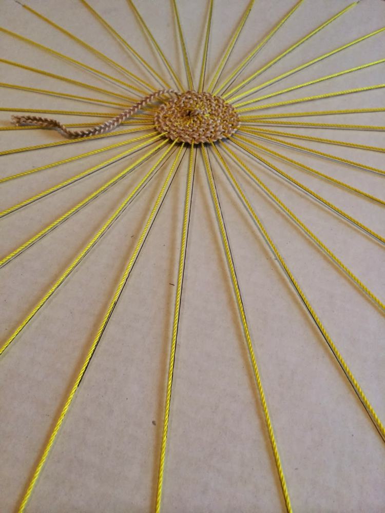 Vyrobte si-svoj-koberec-návod-základy-lúče-slnka-lúče