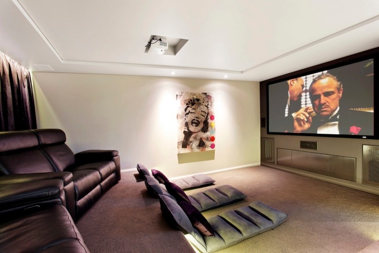 Kobercová podlaha je ideálna aj pre domáce kino koberec-podlahy-domáce-kino-zariadenie-moderné