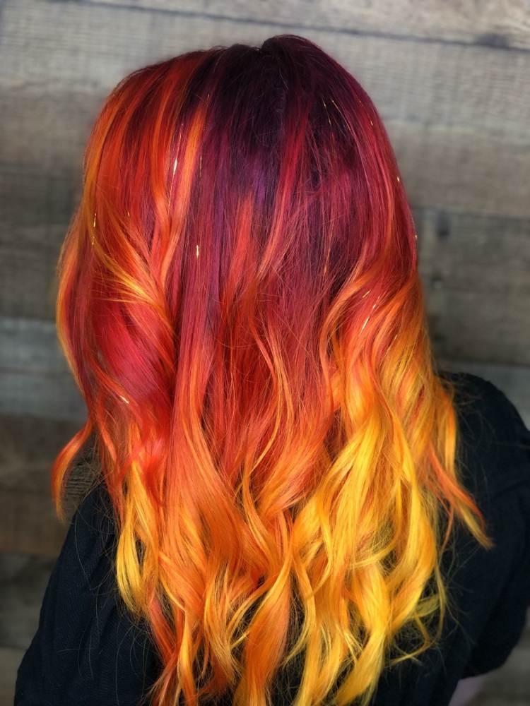 Trendy farba vlasov Tequila Sunrise ryšavé vlasy v ombré vzhľade