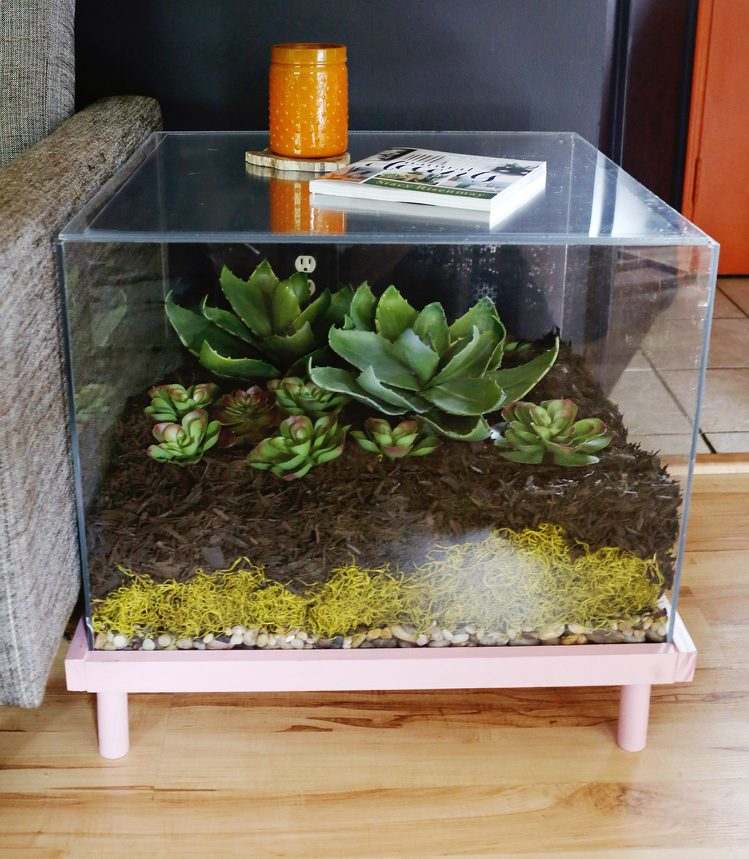 terárium-bočný stôl-akryl-plast-box-drevený rám