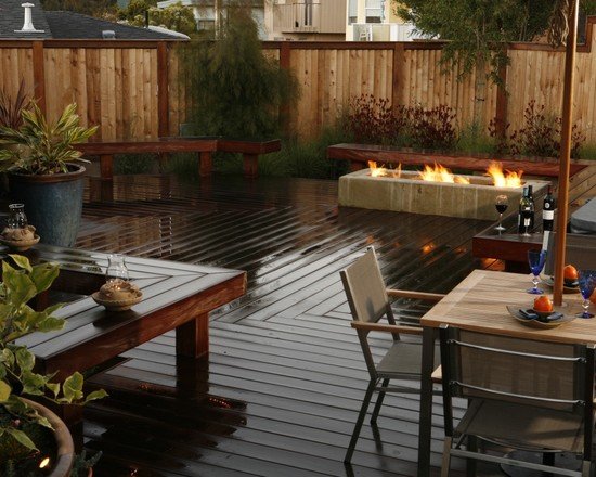 nápady na záhradu, záhradný drevený plot, súkromná obrazovka, otvorený krb, jedálenský kút