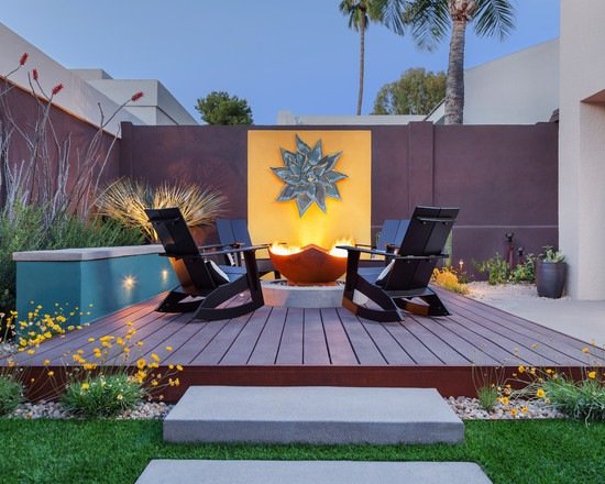 záhradná terasa dekorácia steny krbové kreslo drevená podlaha terasy