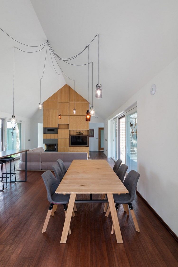 statok moderný interiér závesné svetlá otvorený obytný priestor