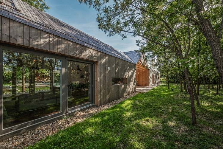 statok moderný dizajn presklené steny