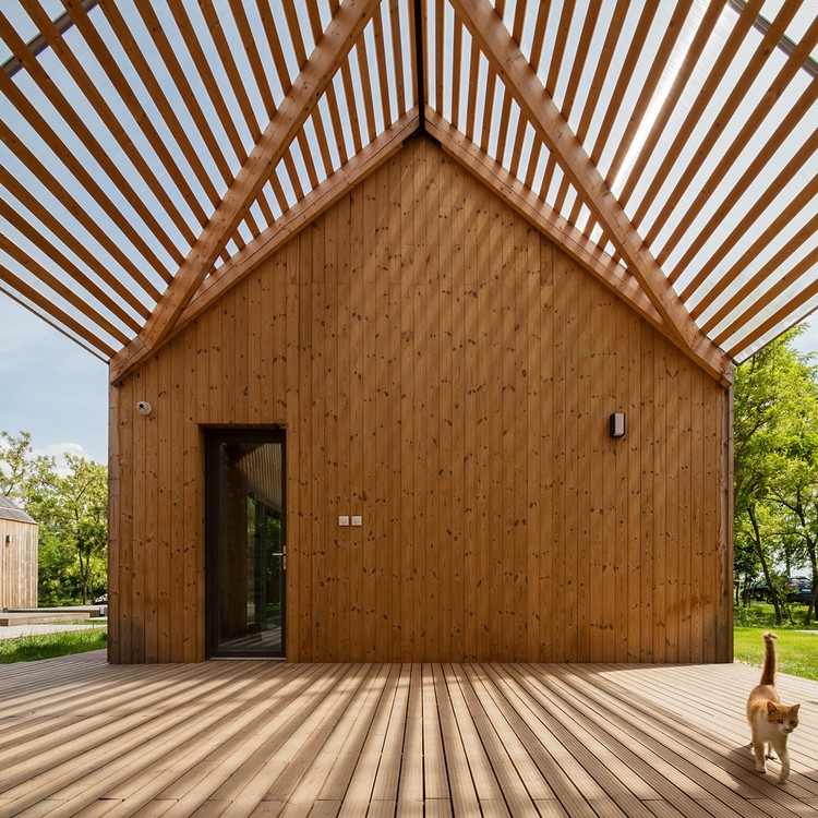 Zastrešenie terasy drevená terasa drevená paluba moderná