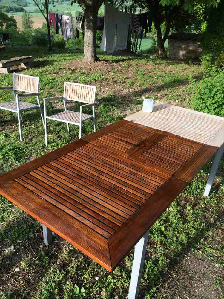 terasový nábytok drevo vonkajší stôl osviežiť glazúra olej