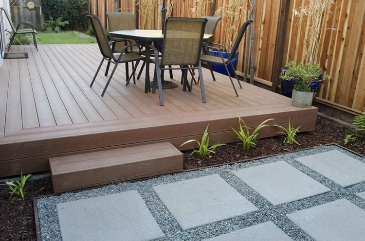 Terasové betónové dosky terasa štrkovo-štrková-škára-sivá-drevená terasa