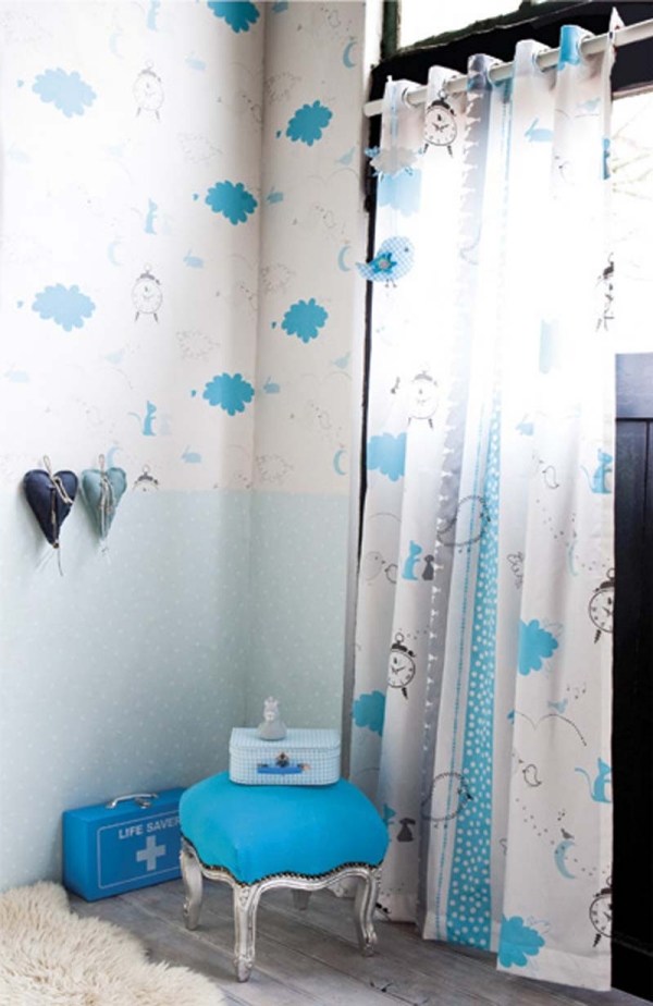 tapeta so vzorom chlapec izba modré mraky závesy vzor tapety chlapec izba modré mraky