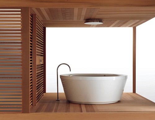 moderná voľne stojaca vaňa