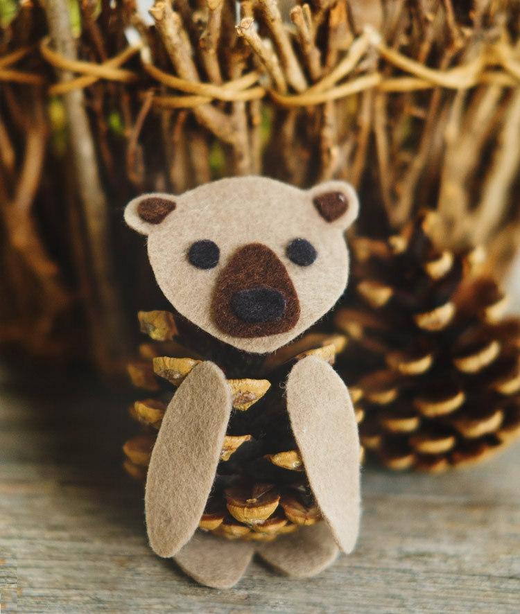Vyrobte si zvieratká z borovicových šišiek - vyrobte si vlastného medveďa s filcom