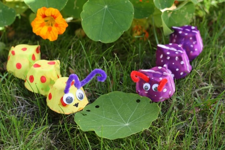 škatuľka na drotárstvo-vajíčka-húsenica-bodky-žltá-purpurová-vajcia-kartónový nápad