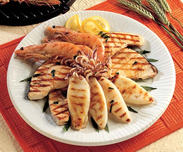 Chobotnica recept grilovaná jednoduchá grilovacia panvica zdravé krevety z morských plodov