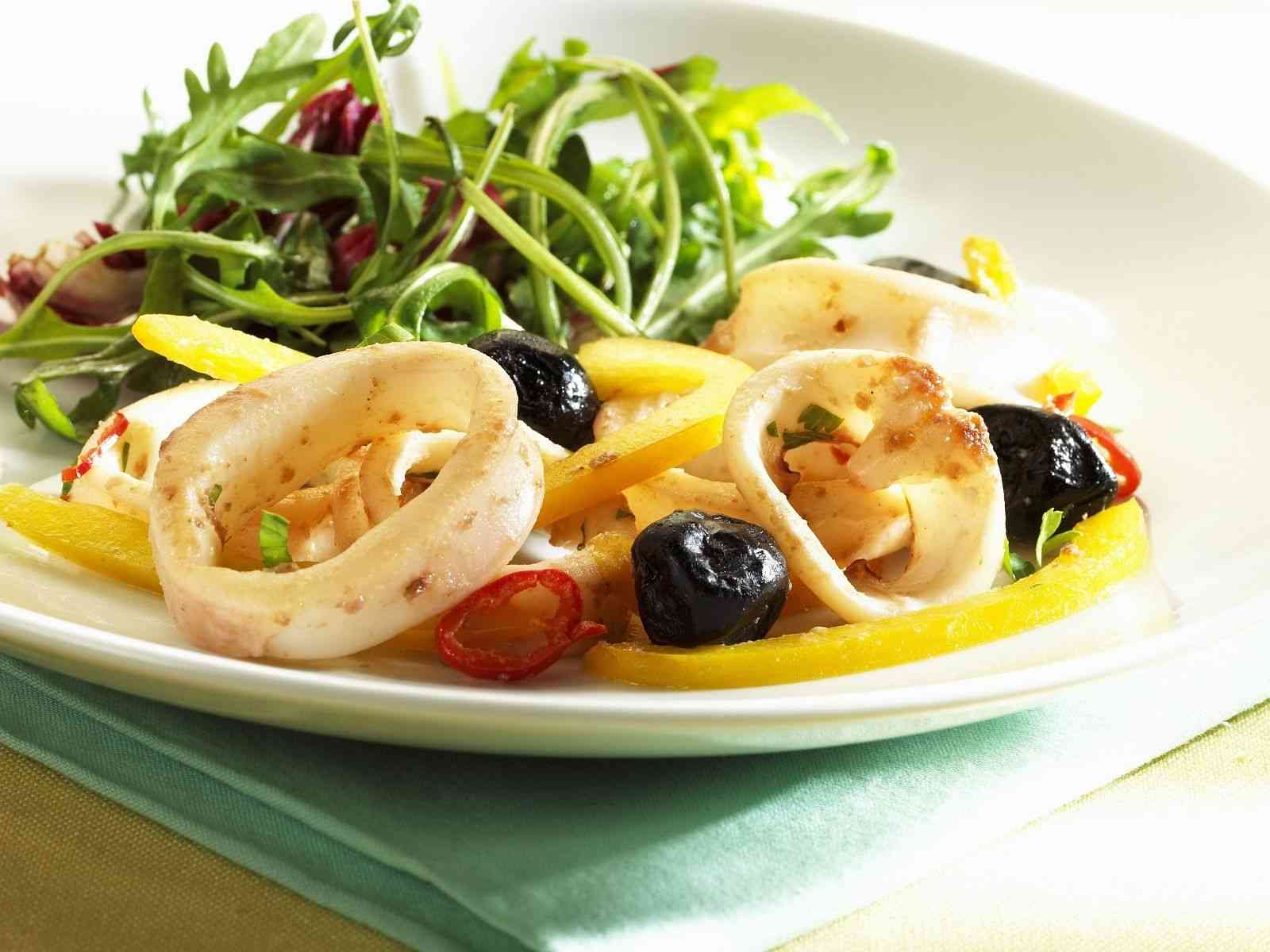 Salátová raketa s receptom na chobotnice s olivami Letné jedlá Rýchle zdravé morské plody