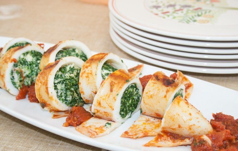 Squid recept plnená špenátová feta náplň zdravá diéta s nízkym obsahom sacharidov