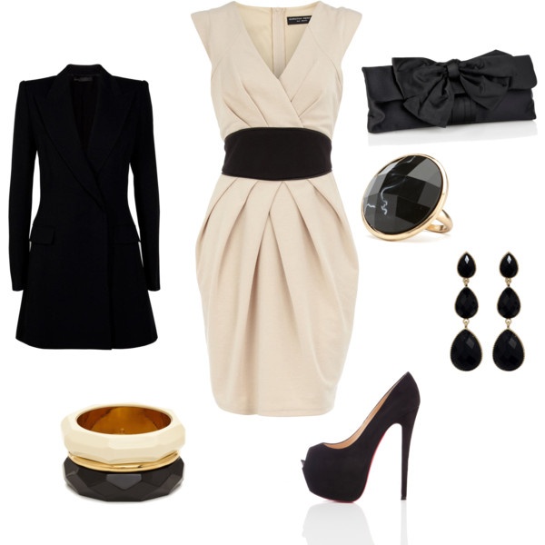 tipy strieborný outfit krémové šaty čierne topánky šperky