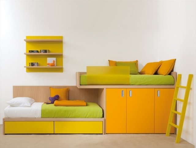 Podkrovná detská izba nápady Nábytok z masívneho dreva oranžové Dearkids