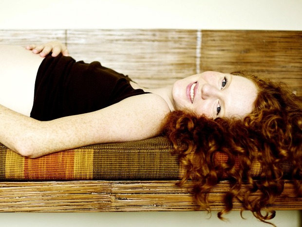 Kučeravé vlasy - počas tehotenstva - aby sa ľahšie udržiavali - narovnávali ich Vlasové pramene Tipy na jednoduchšie vyrovnanie počas tehotenstva