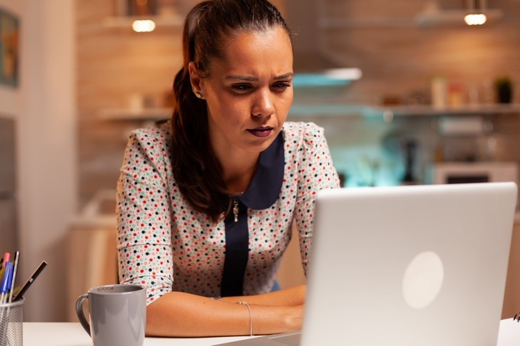 Temné kruhy spôsobujú tipy proti liečebným prostriedkom proti tmavým kruhom