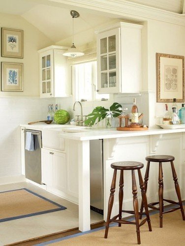 malá kuchyňa-svetlé farby