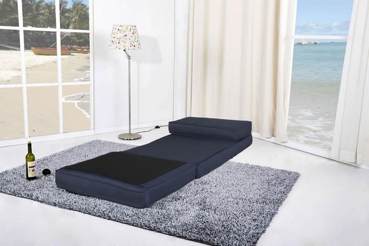 kreslo-kreslo-detská izba-tmavo-modro-šedo-huňatý-koberec