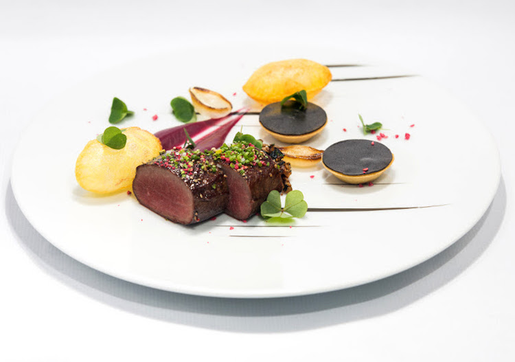 Naaranžujte tanier Hovädzia zemiaková omáčka EMMANUEL Renaut