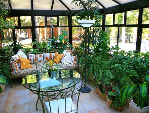 Vnútorná lavička na presklenie strešného stolu na zimnú záhradu