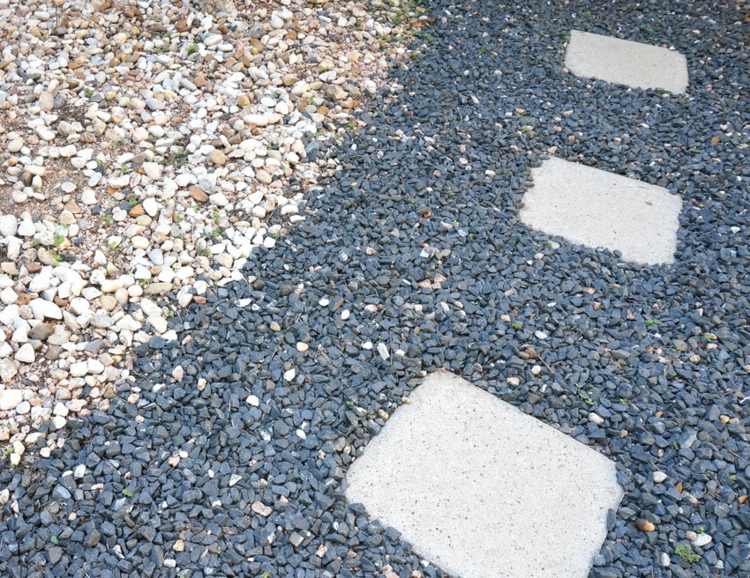 Údržba záhrady - záhradná cesta vyzerá po pozametaní listov úplne inak tipy na starostlivosť o záhradu dizajn záhradná cesta nápad kamenný kamienok