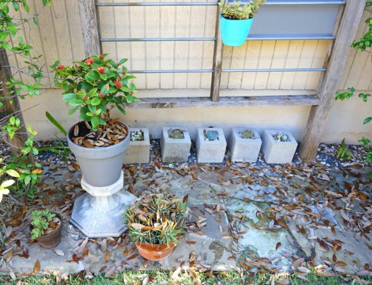 Záhrada vyzerá chaoticky s olistením tipy na záhradnú zeleň hrable jarné zimné mreže