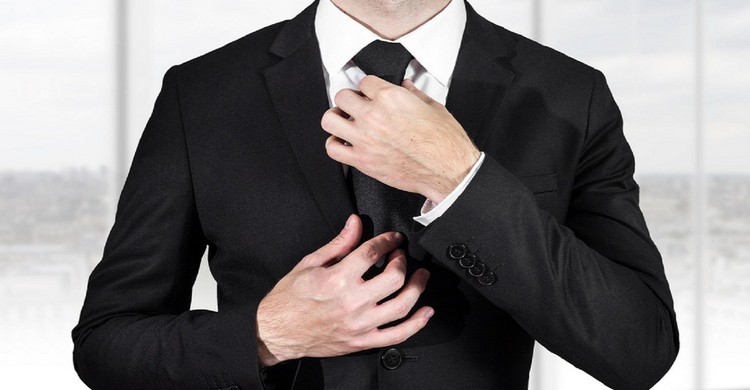 Tipy na zobrazenie plochého obleku s dobrým dojmom