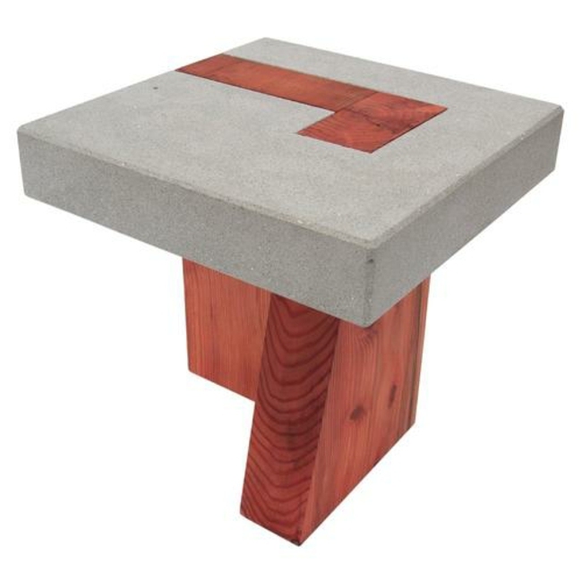 malý príručný stolík z dreva a betónu Detail betónu pôvodná konštrukcia