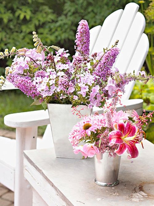 Plánovanie dizajnu záhrady s fialovou kyticou