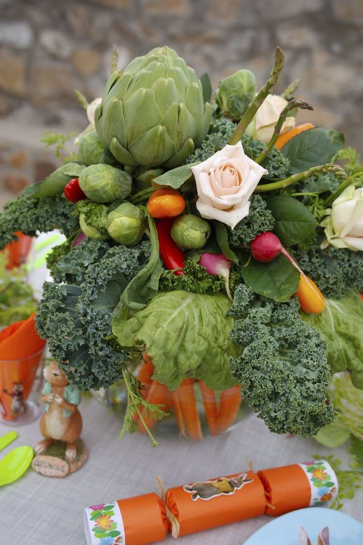 aranžmán zo zeleninovej ruže nápad na veľkonočnú výzdobu stola