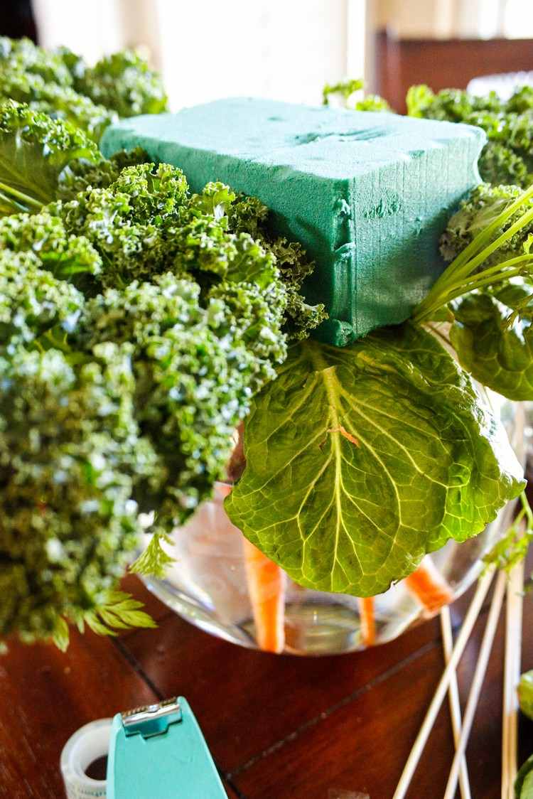 návod na výrobu dekorácie stolu zeleninovou penou