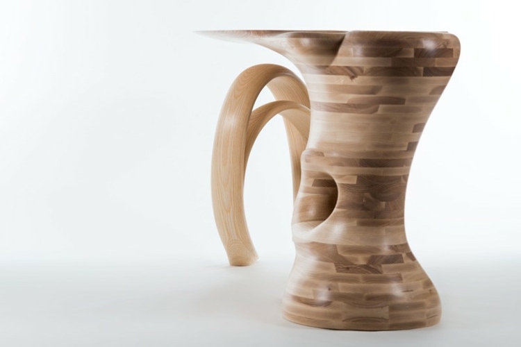 Hlavnú podperu stolíka tvorí niekoľko farieb dreva dizajn stola z laminátového vzoru moderný elegantný waiho