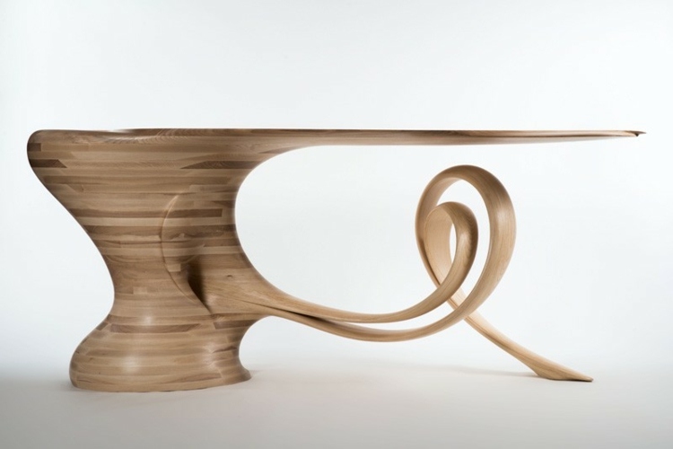 Stôl a socha v jednom dizajn stola vyrobený z nápadného dreva s laminátovým nábytkom