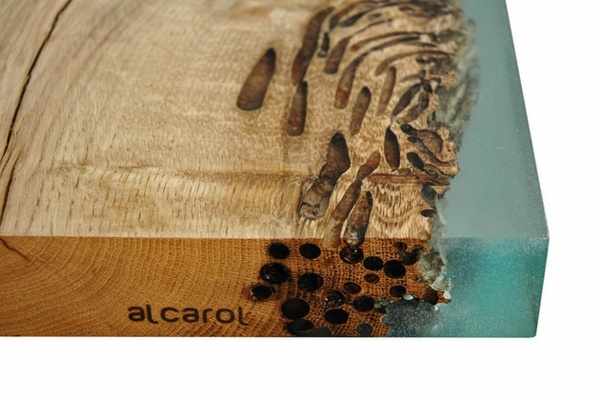 krásny stôl jedáleň drevo rustikálne Benátky Rustikálne drevené jedálne v Benátkach opakovane používajú dosky lodí